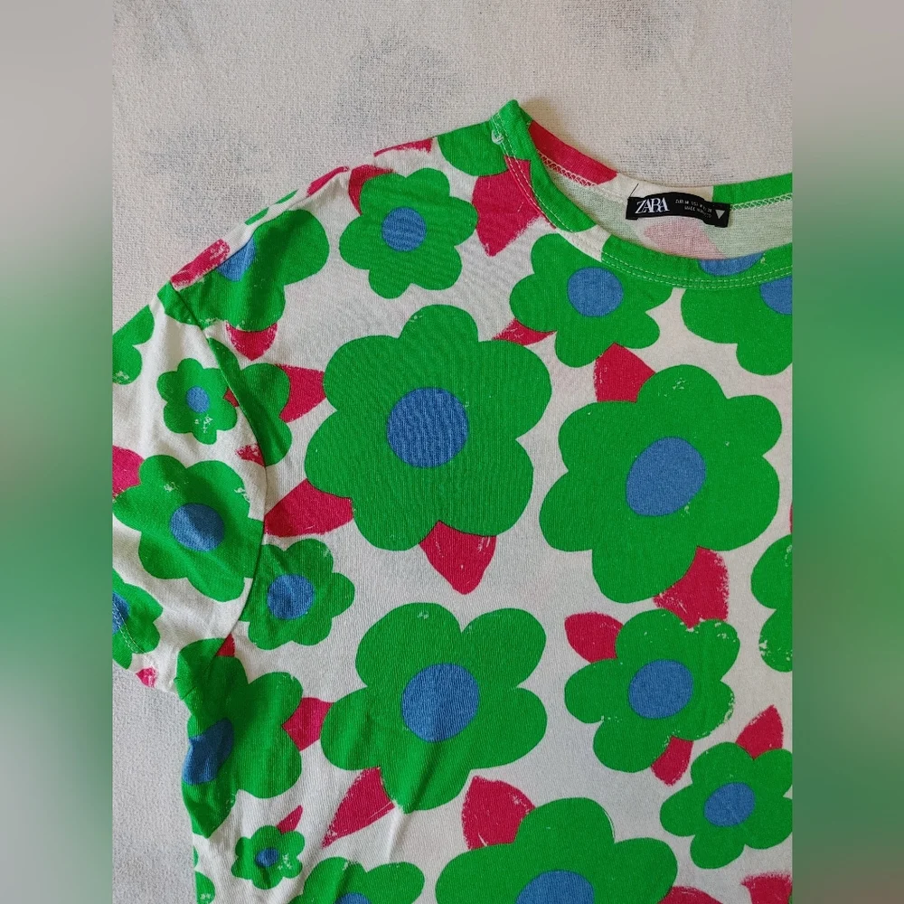 Zara Green and White Short Sleeve Tee with Floral Pattern - Picture 6 of 6